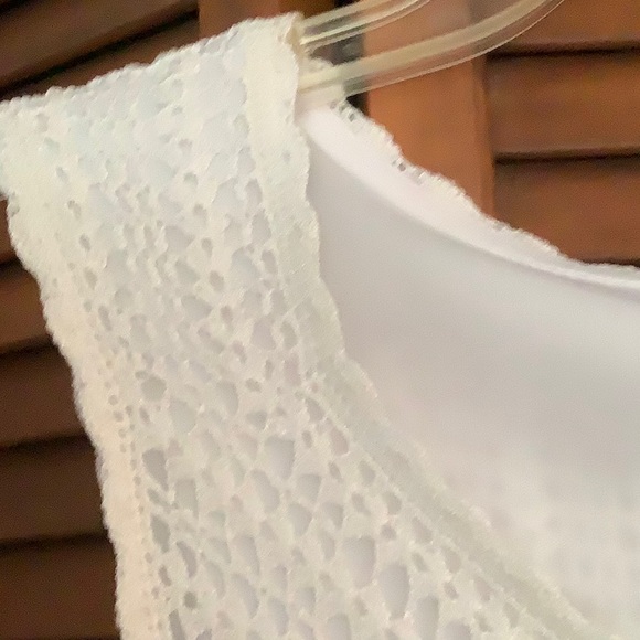 Hand knit sleeveless top with v neck - Picture 3 of 4